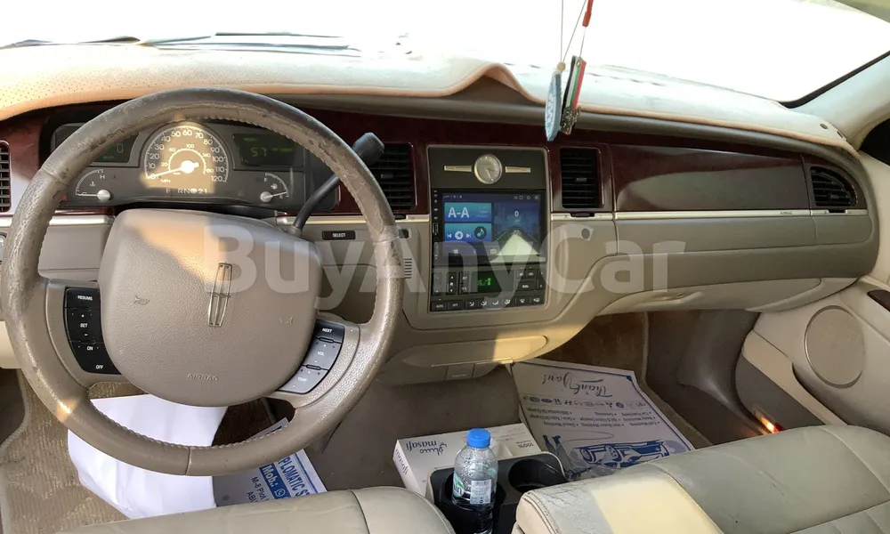 Vehicle photo 9