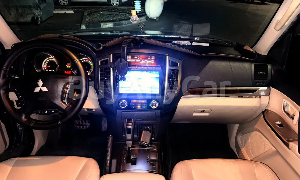 Vehicle photo 9