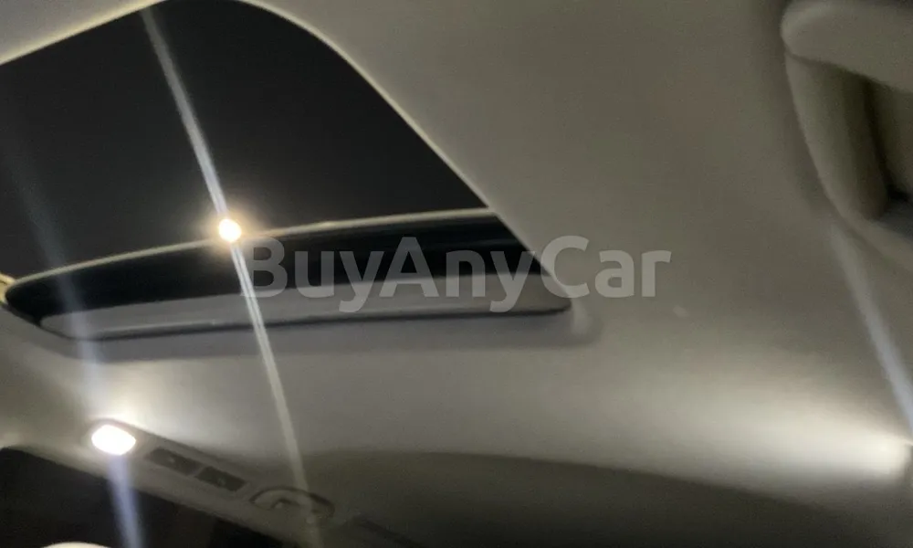 Vehicle photo 9