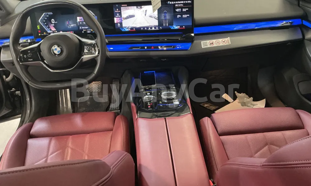 Vehicle photo 7