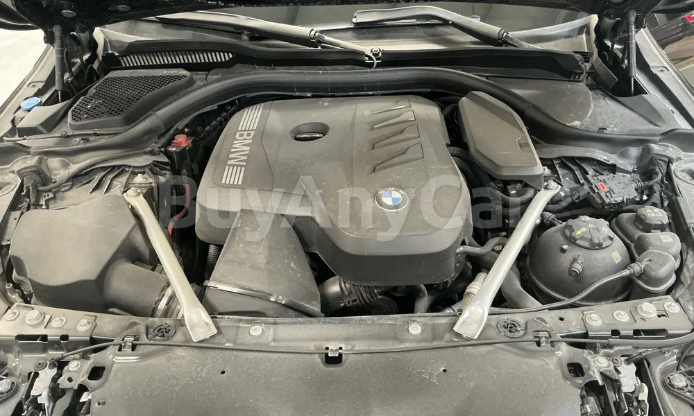 Vehicle photo 6