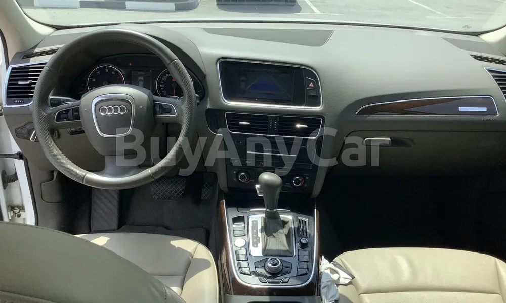 Vehicle photo 9