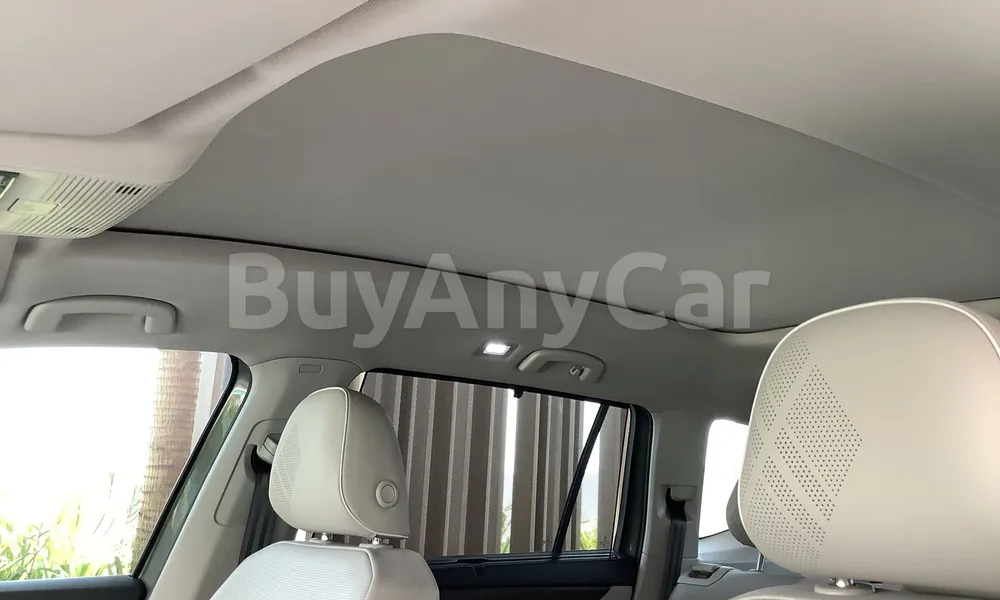 Vehicle photo 6