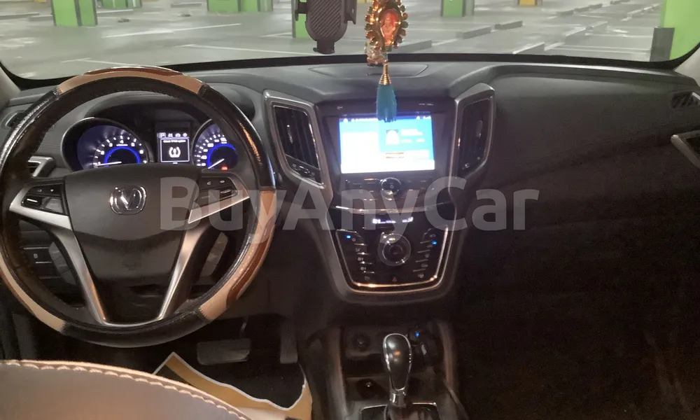 Vehicle photo 8