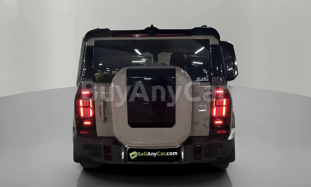 Vehicle photo 2