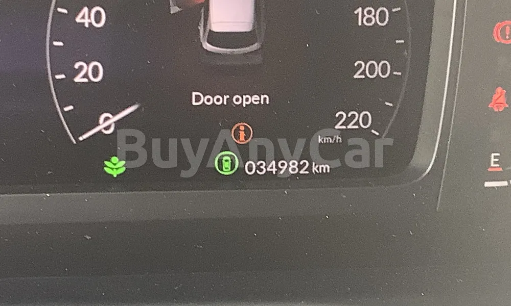 Vehicle photo 9