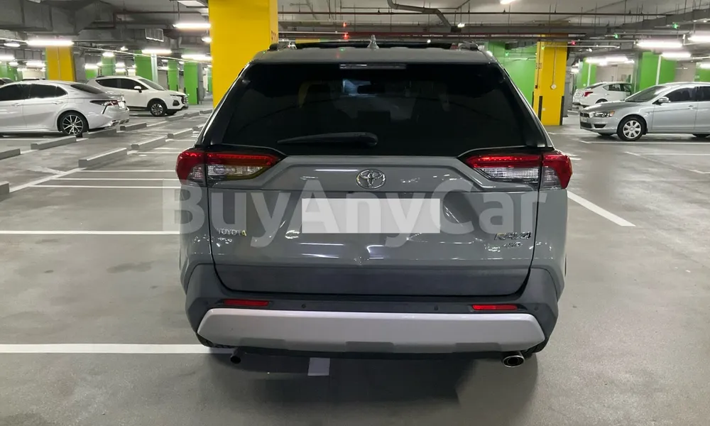 Vehicle photo 2