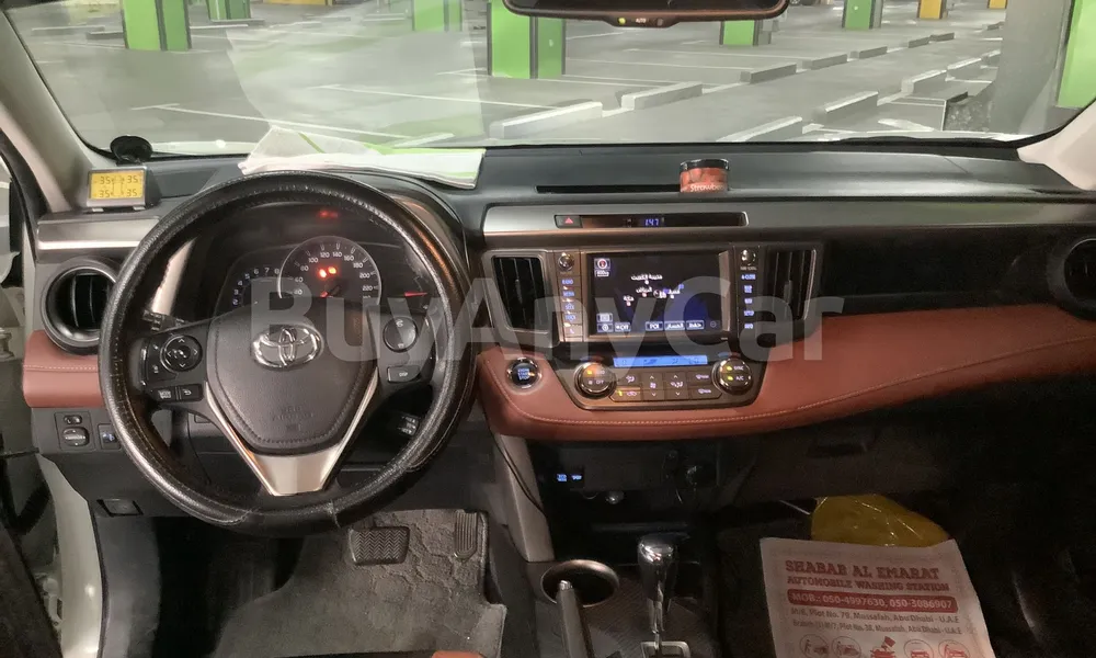 Vehicle photo 9