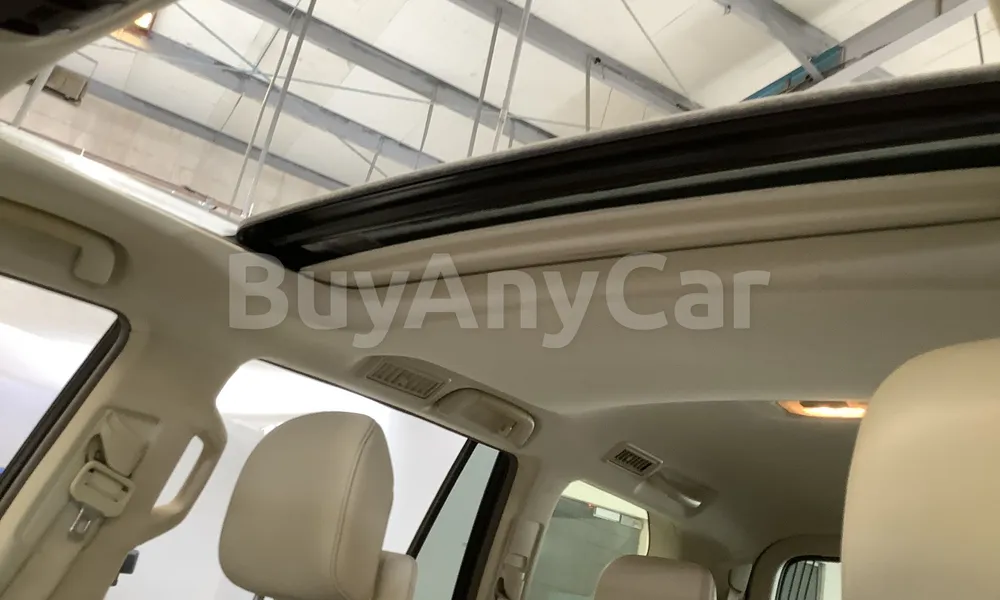Vehicle photo 9
