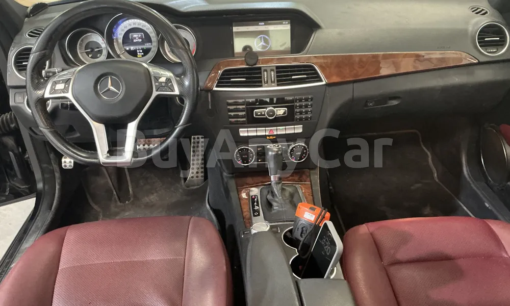 Vehicle photo 8