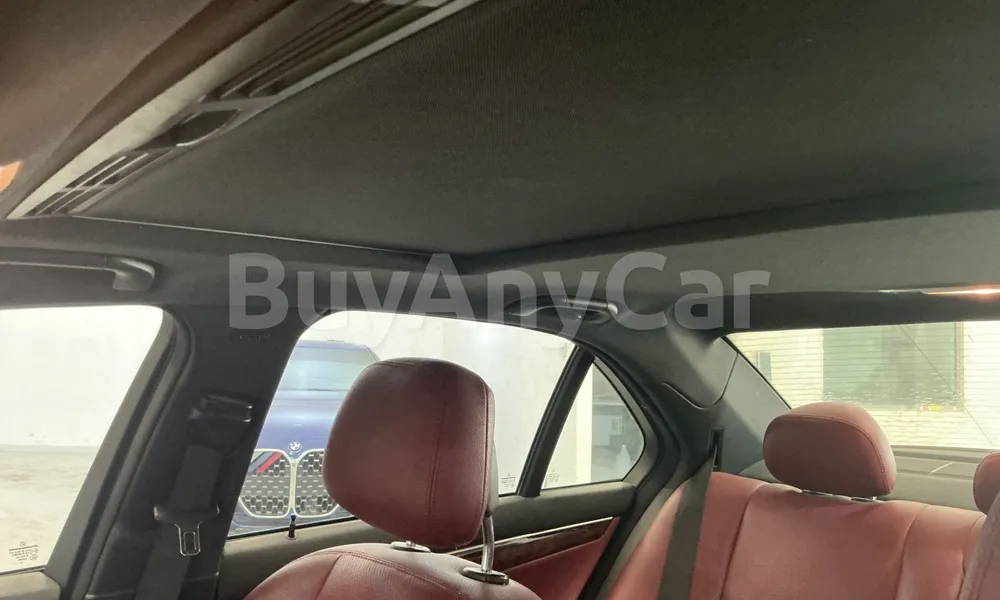 Vehicle photo 9