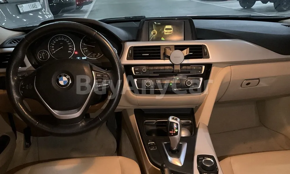 Vehicle photo 9