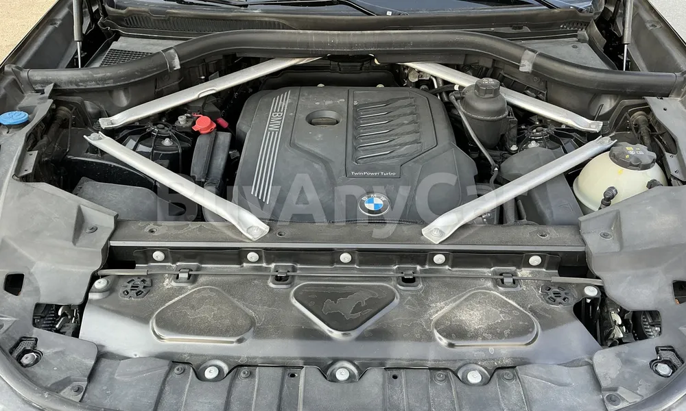 Vehicle photo 6