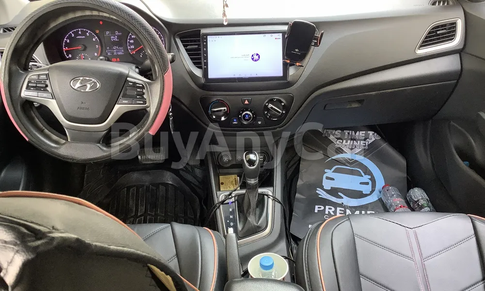 Vehicle photo 7