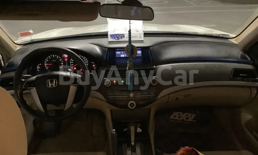 Vehicle photo 8