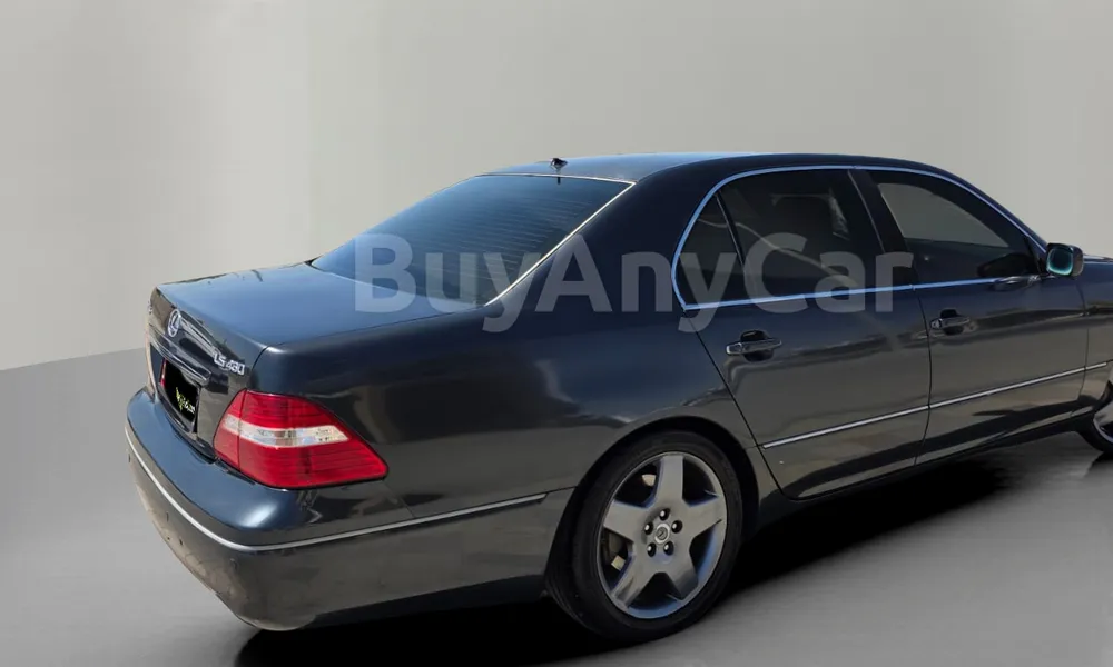 Vehicle photo 2