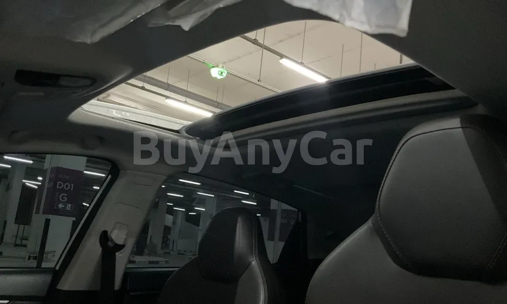 Vehicle photo 9