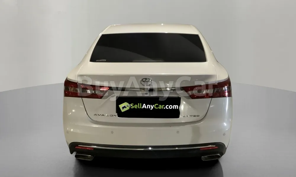 Vehicle photo 2