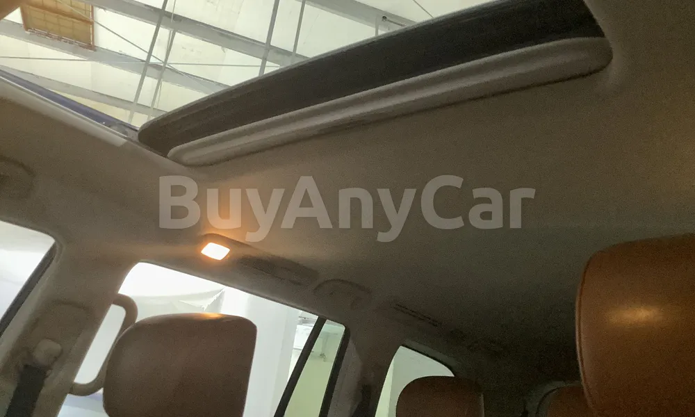 Vehicle photo 9