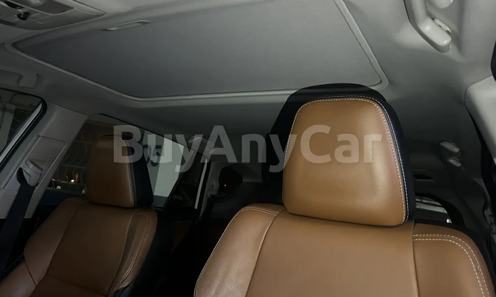 Vehicle photo 9