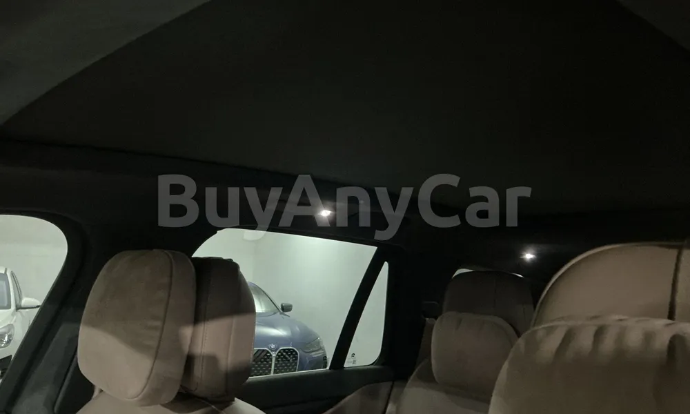 Vehicle photo 9