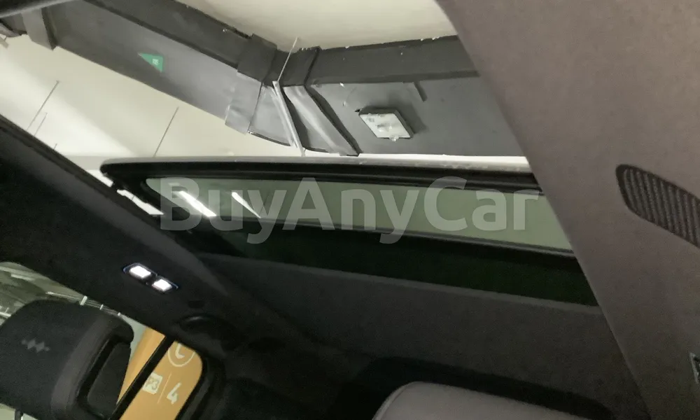 Vehicle photo 8