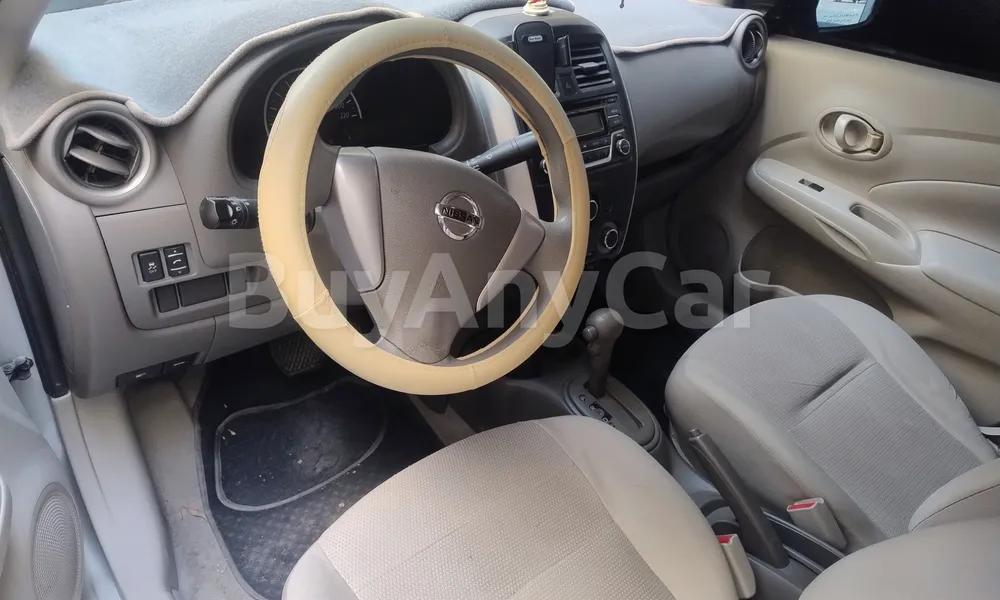 Vehicle photo 10
