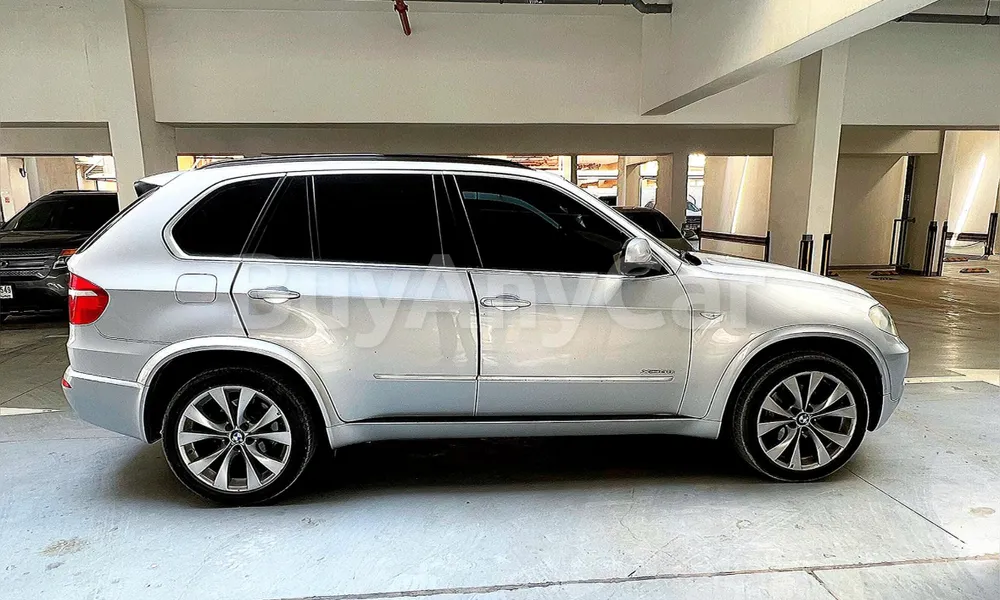 Vehicle photo 5