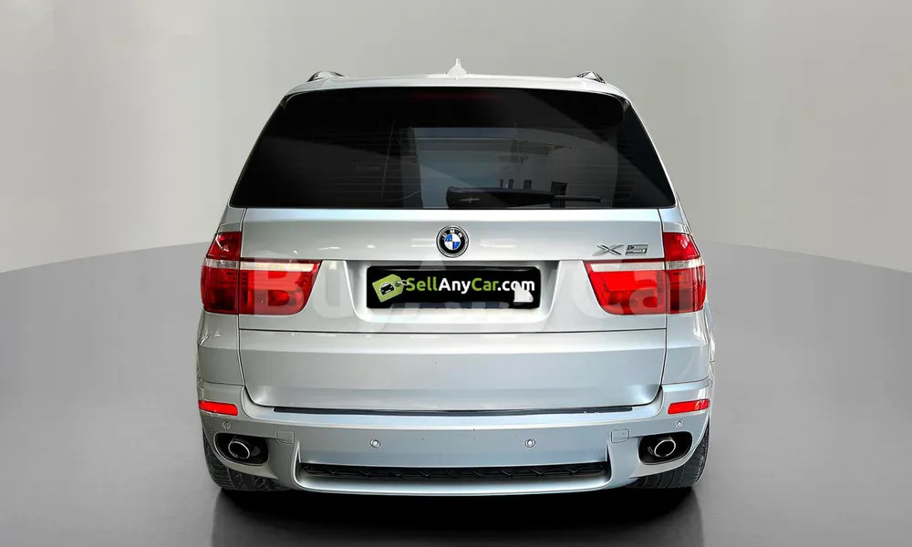 Vehicle photo 2