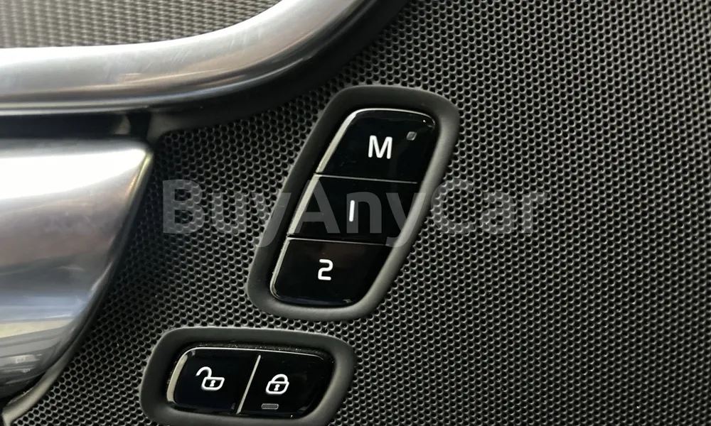 Vehicle photo 15