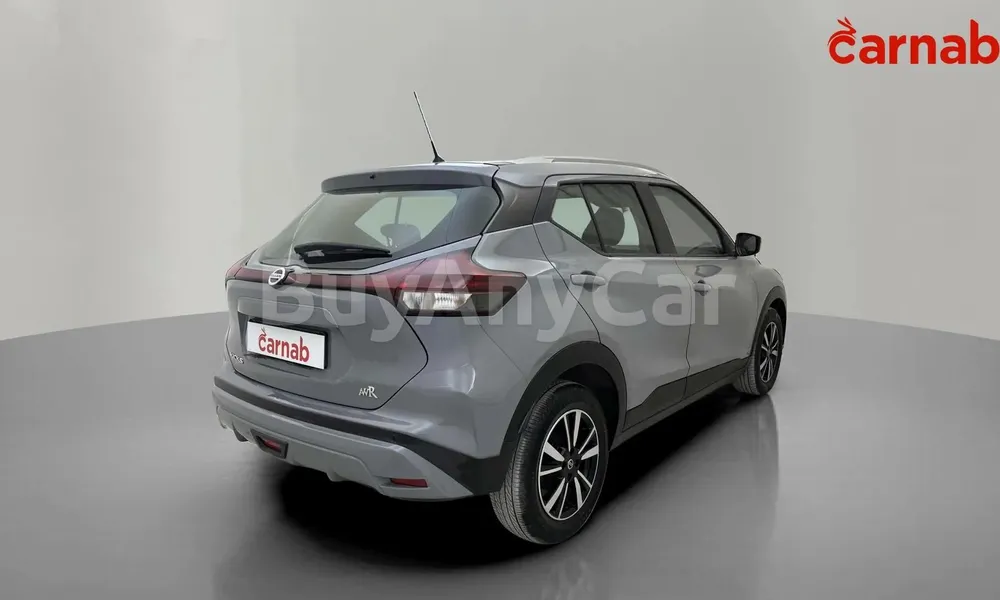 Vehicle photo 9