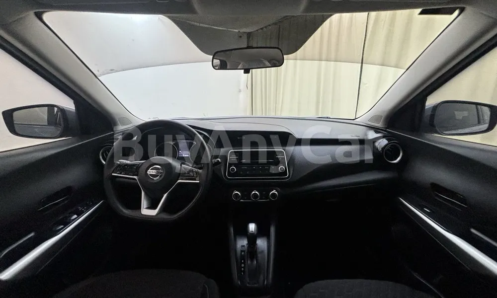 Vehicle photo 8