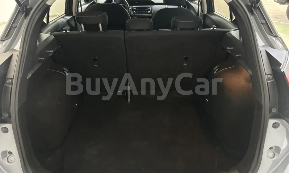 Vehicle photo 11