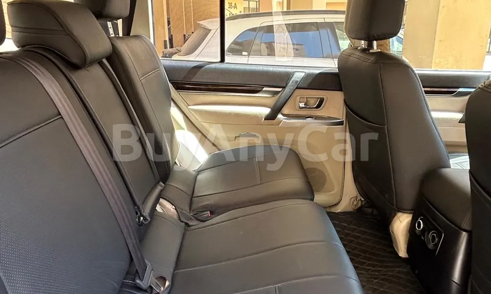 Vehicle photo 4
