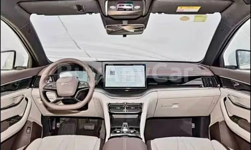 Vehicle photo 3