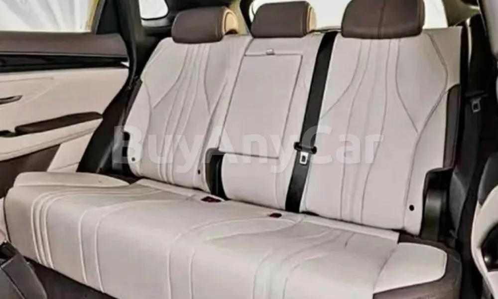 Vehicle photo 5