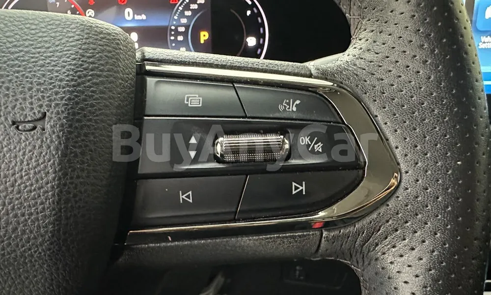 Vehicle photo 11