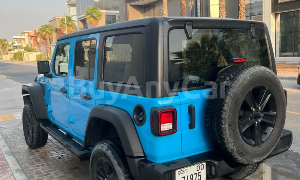Vehicle photo 3