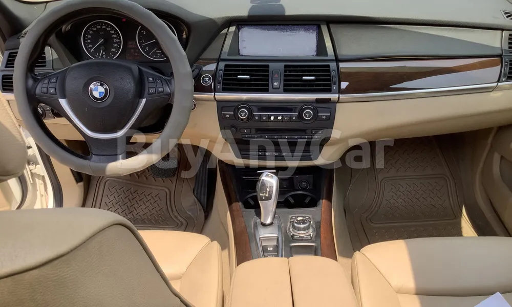 Vehicle photo 8