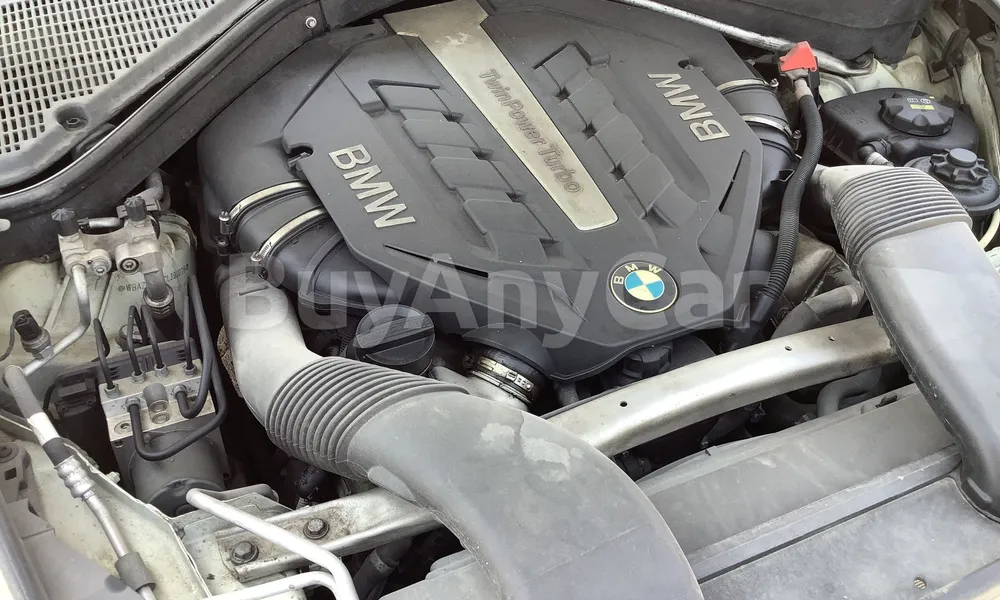 Vehicle photo 6
