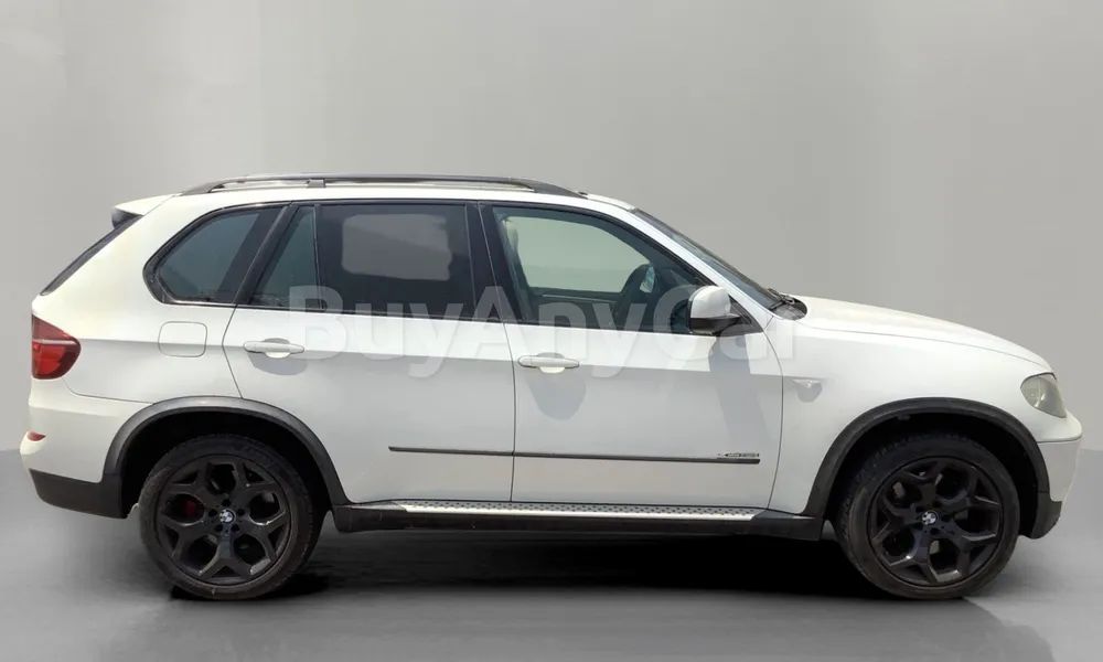 Vehicle photo 3