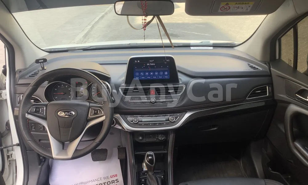 Vehicle photo 8