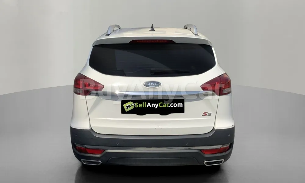 Vehicle photo 2