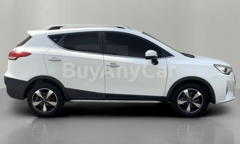 Vehicle photo 3