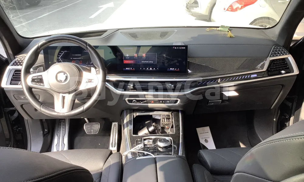Vehicle photo 9