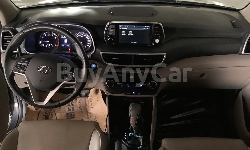 Vehicle photo 9