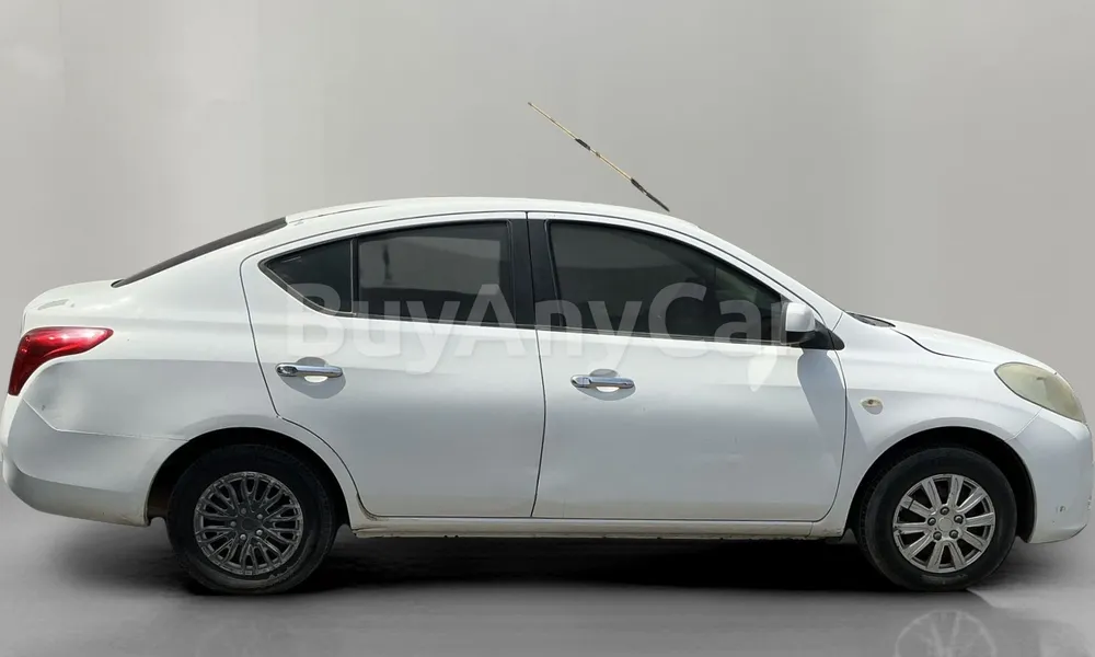 Vehicle photo 3
