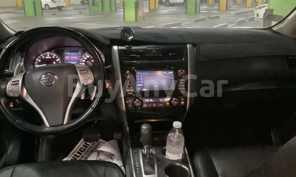 Vehicle photo 8