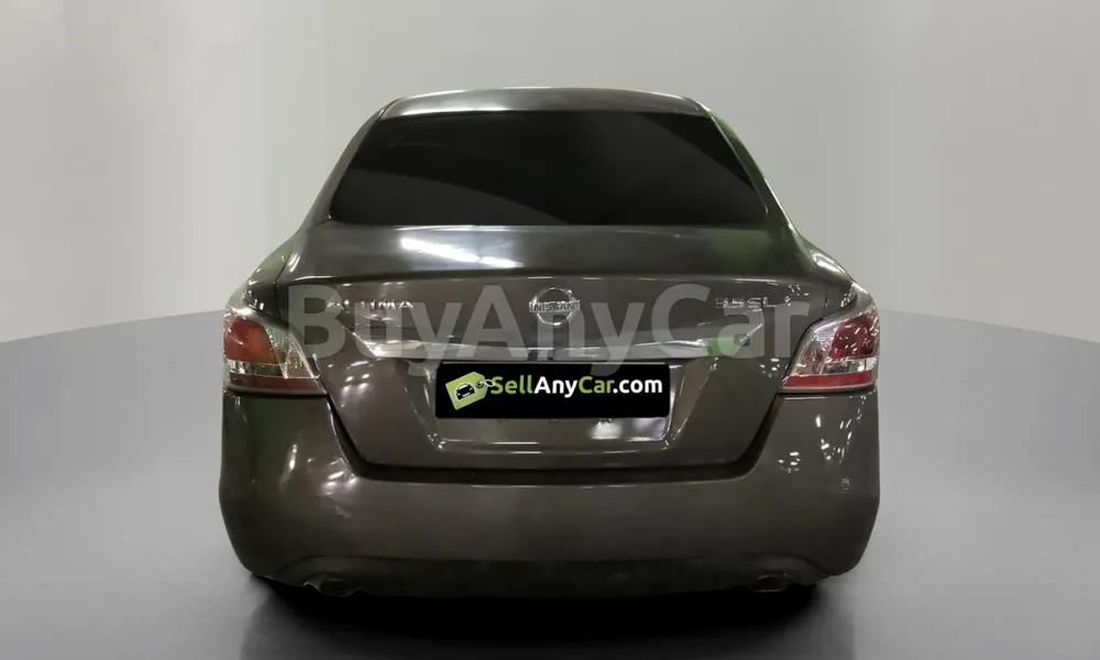 Vehicle photo 2