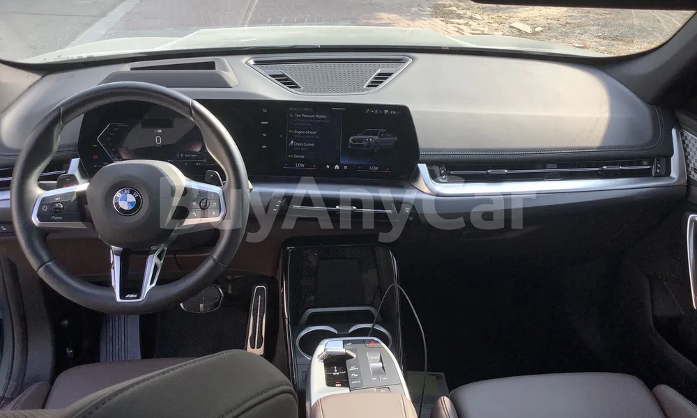 Vehicle photo 9